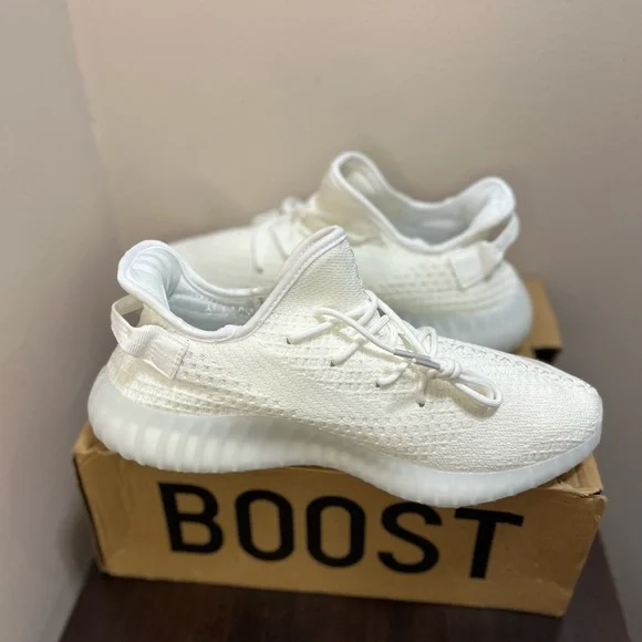 Yeezy 350 - Picture 3 of 8